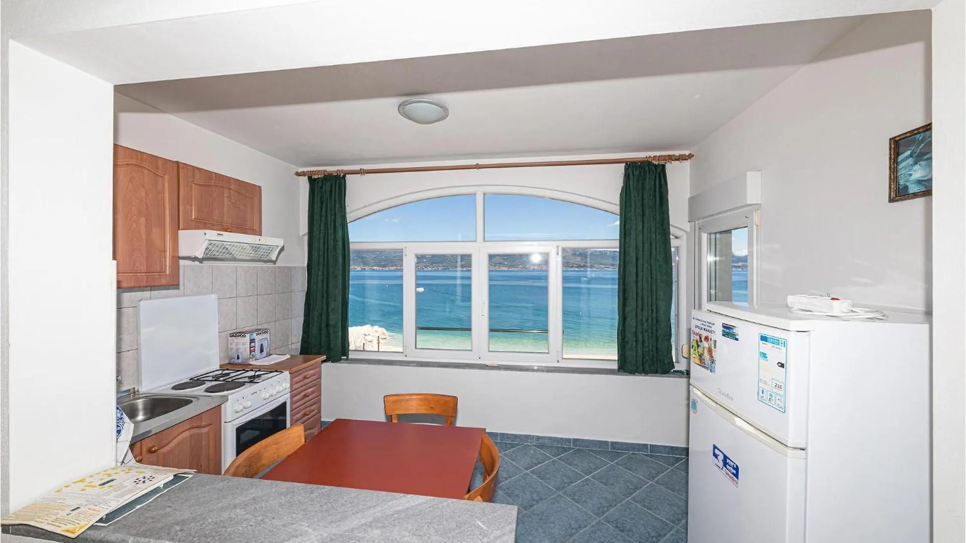 Awesome Apartment In Slatine With Wifi クロアチア